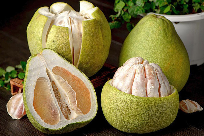 10 exotic fruits in Vietnam pomelo